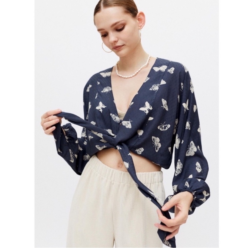 Urban Outfitters Jeanne Tie-Front Blouse Butterfly Print Size M‎